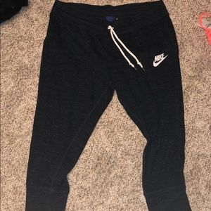 Nike vintage wash capris